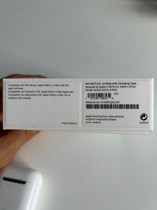 AirPods 2 Apple blancos con su caja original.