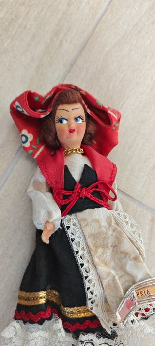 Bambola Vintage da collezione "Umbria" in costume 
