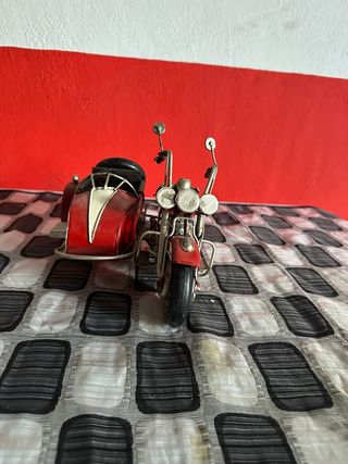 Moto Harley miniatura roja