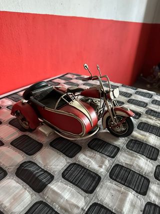 Moto Harley miniatura roja