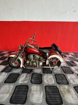 Moto Harley miniatura roja