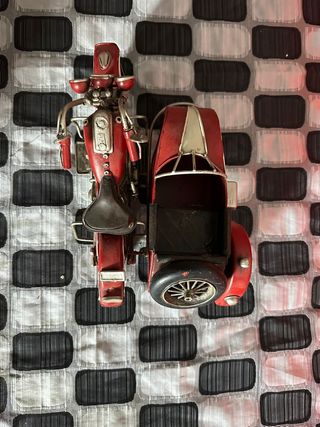 Moto Harley miniatura roja
