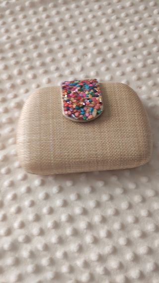 Bolso fiesta beige con piedras 
