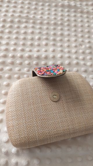 Bolso fiesta beige con piedras 