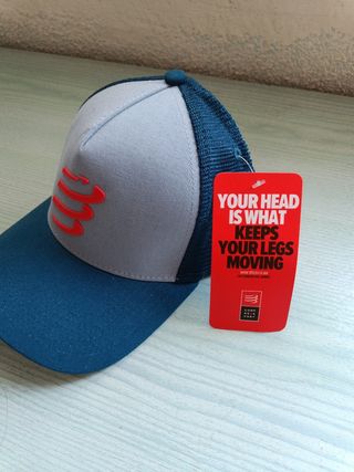 Gorra Compressport NUEVA azul