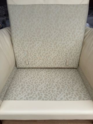 Poltrona Frau Grantorino in pelle color crema.