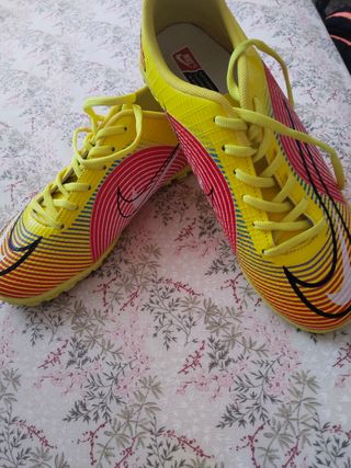 Zapatillas fútbol niño Nike talla 37