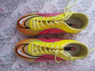 Zapatillas fútbol niño Nike talla 37