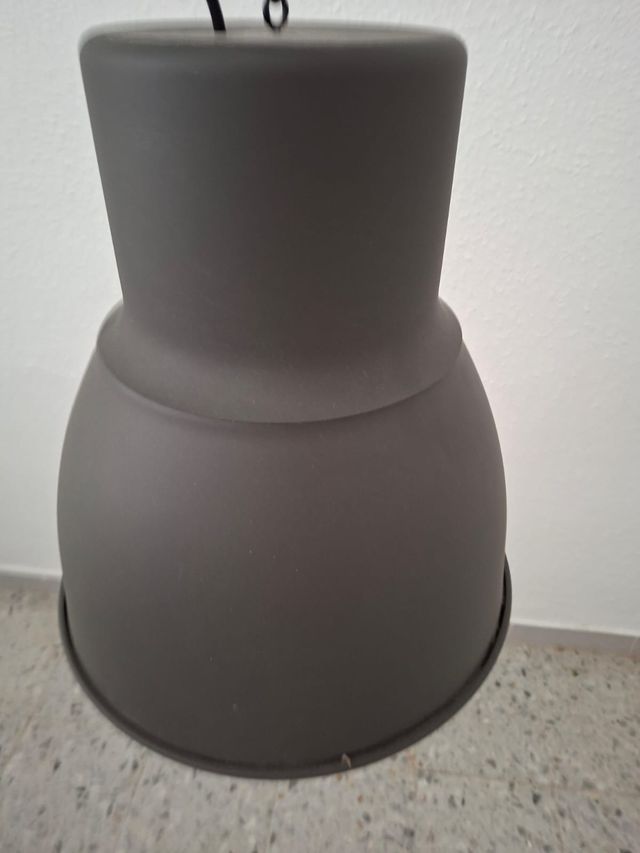 Lámpara techo gris metal. Modelo HEKTAR de Ikea