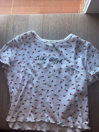 Top Bershka blanco - flores