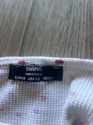 Top Bershka blanco - flores