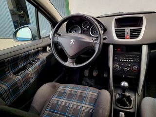 Peugeot 207 2011