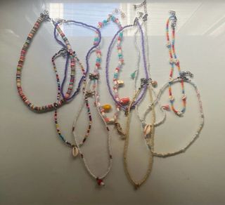 10 collares multicolores