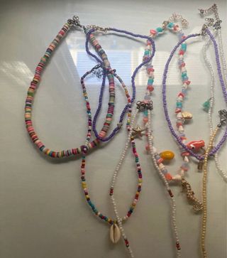 10 collares multicolores