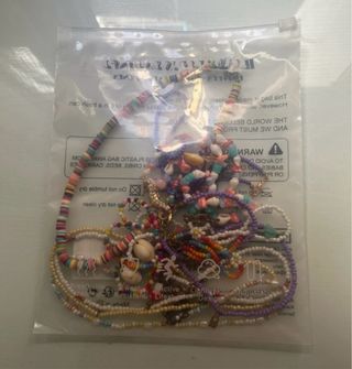 10 collares multicolores