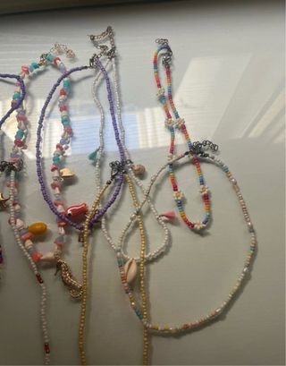 10 collares multicolores