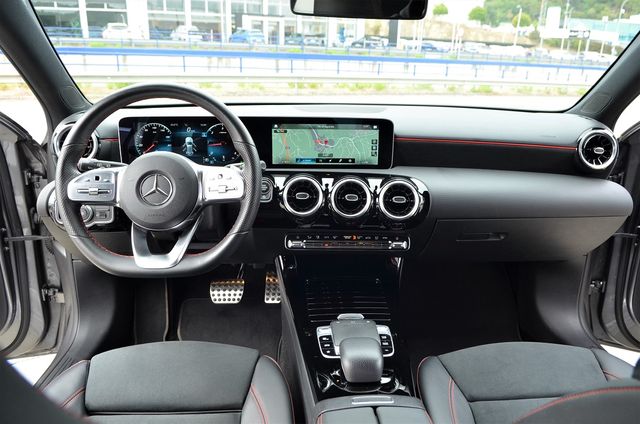 Mercedes Benz A200d AMG Line+Navegacion+Full Led