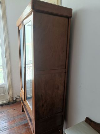 Armario antiguo de madera