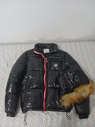 Chaqueta Moncler negra brillante