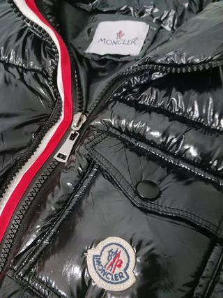 Chaqueta Moncler negra brillante