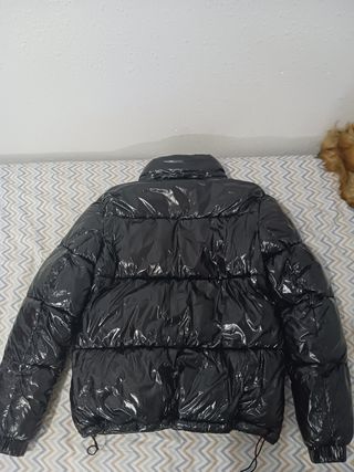 Chaqueta Moncler negra brillante