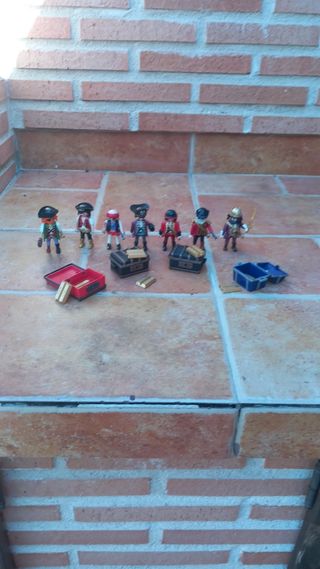 6 Piratas Playmobil + cofres
