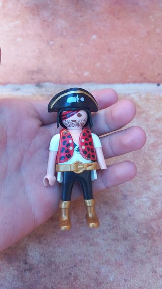 6 Piratas Playmobil + cofres