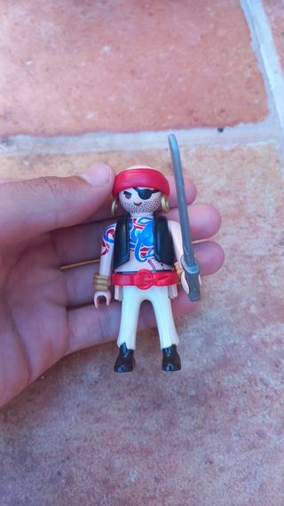 6 Piratas Playmobil + cofres