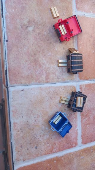 6 Piratas Playmobil + cofres