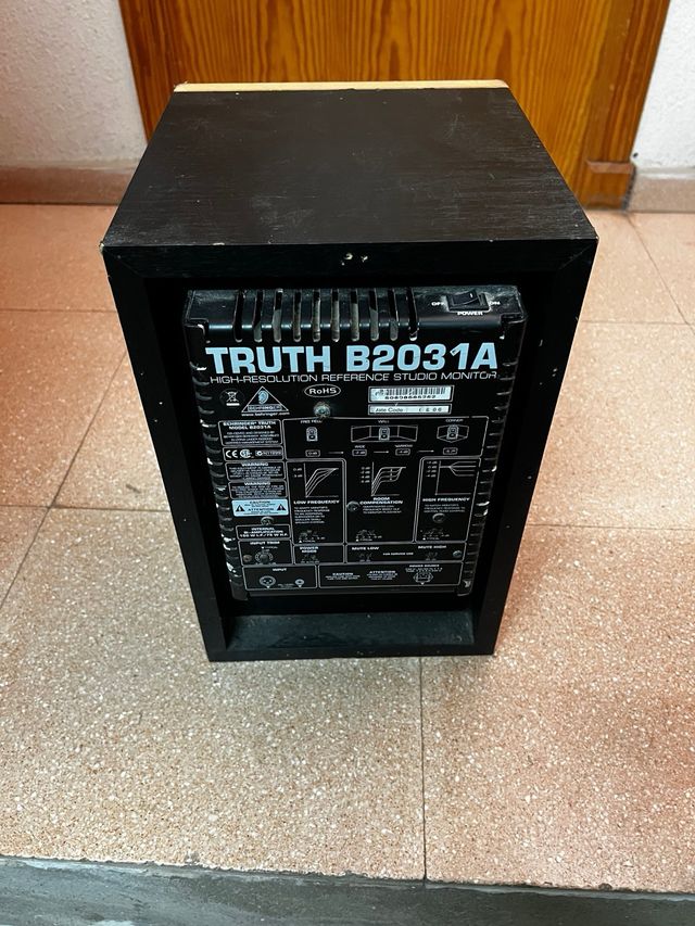 Altavoces monitores Behringer Truth B2031A