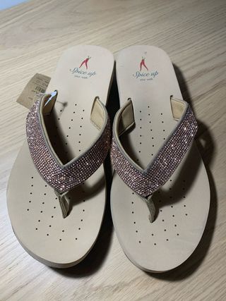 Chanclas cuña beige mujer nº 41. Nuevas.