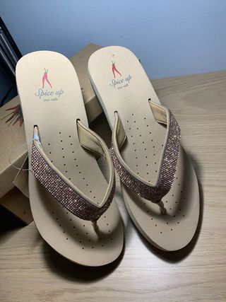 Chanclas cuña beige mujer nº 41. Nuevas.