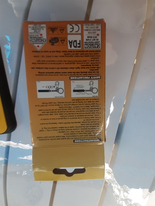 Mini puntero láser dorado