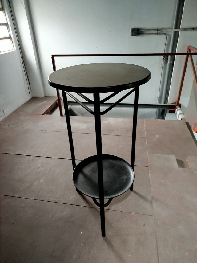 Mesa alta metalica negra