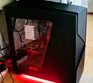 PC Gaming NZXT - Torre negra y roja