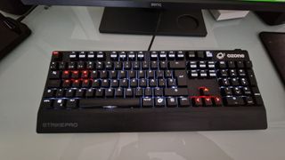 PC Gaming NZXT - Torre negra y roja