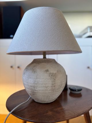 Lámpara mesa Zara Home - piedra 