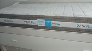 Cama blanca madera - 2 colchones y 3 cajones 