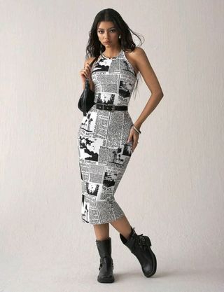 Vestido blanco y negro estampado con pendientes 