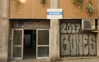 Local comercial en venta en El Camp de l'Arpa del Clot en Barcelona