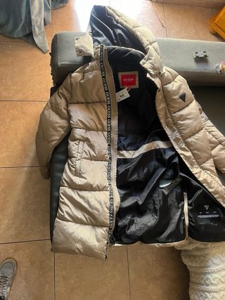 Chaqueta acolchada Guess beige