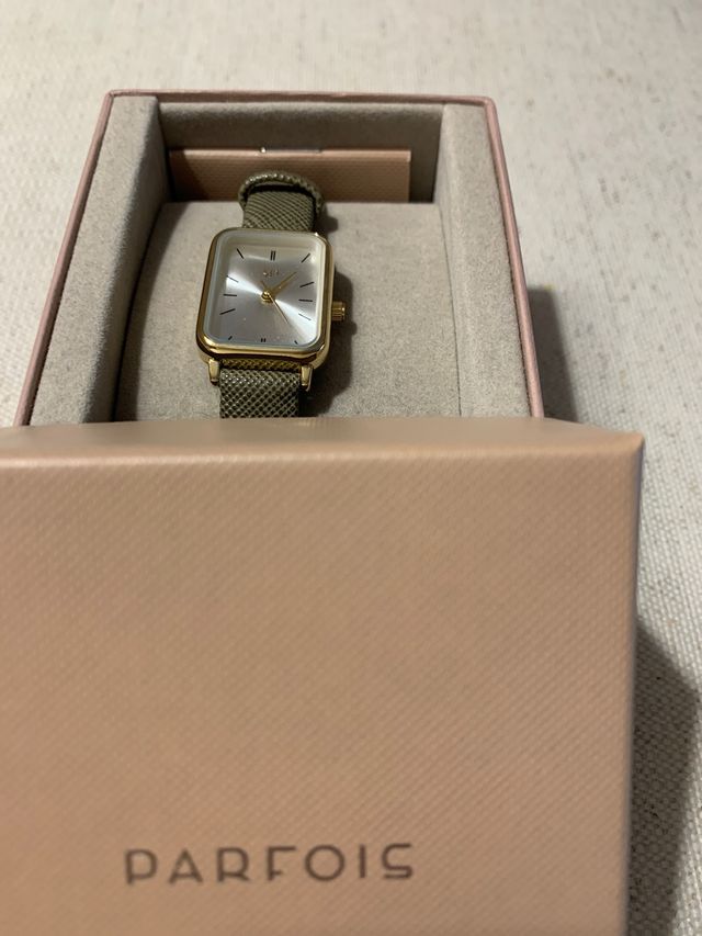 Reloj Parfois dorado y verde oliva