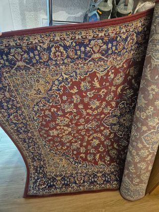 Alfombra roja y azul