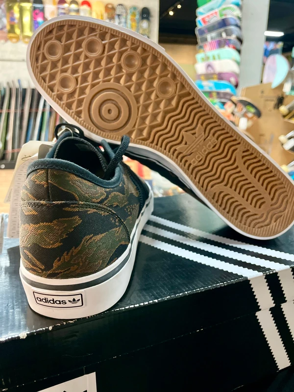 Adidas Adi-Ease Camo - Talla 48
