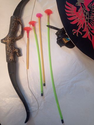 Costume medievale completo di
Arco e frecce infan