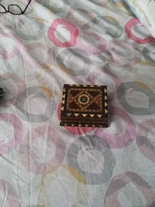 Caja de madera antigua