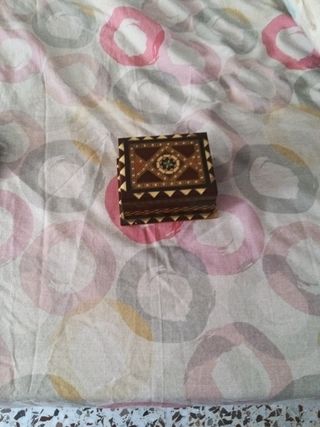 Caja de madera antigua