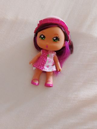 Muñeca fresa estilo barriguita
