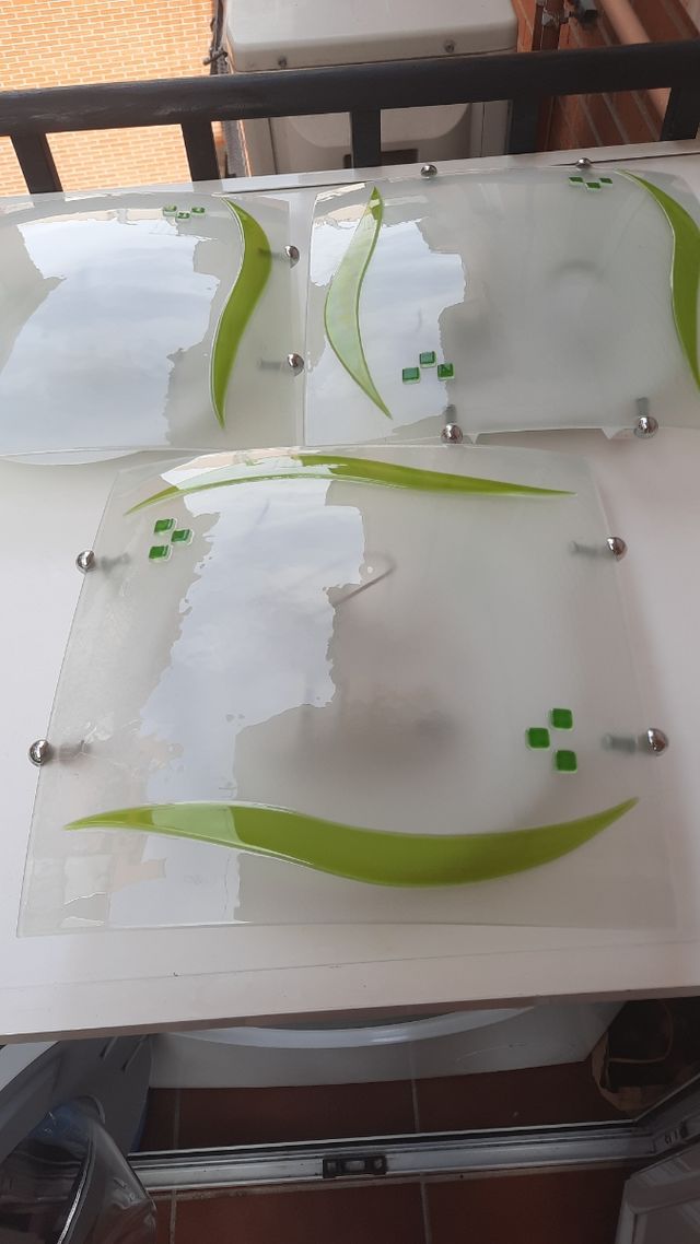 3 Plafones de cristal verde y blanco de 30x30.