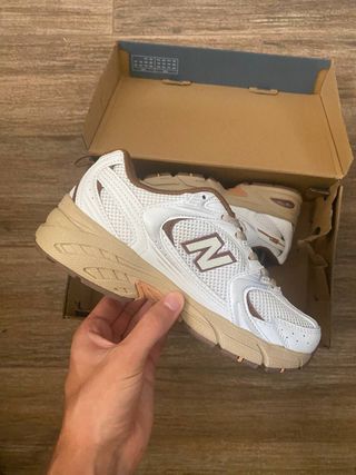 Zapatillas New Balance 530 - Blancas y Marrones